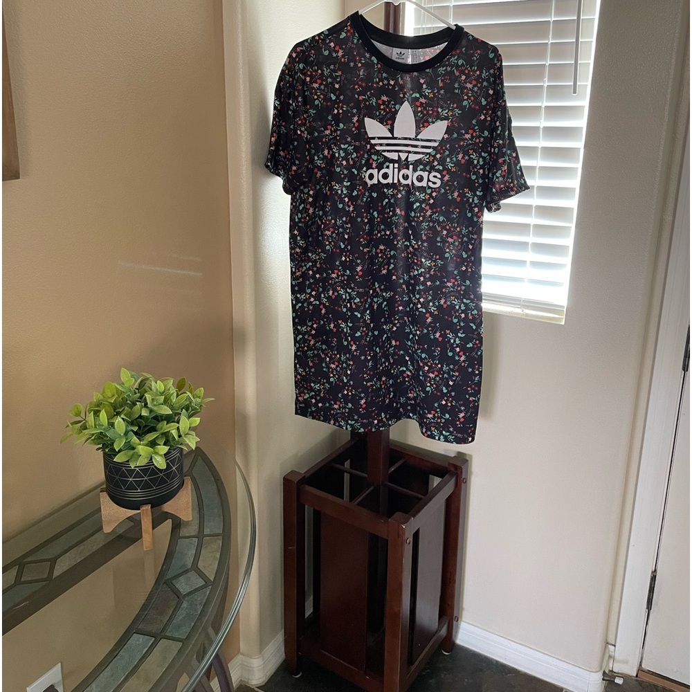 Adidas Women’s sport dress size large